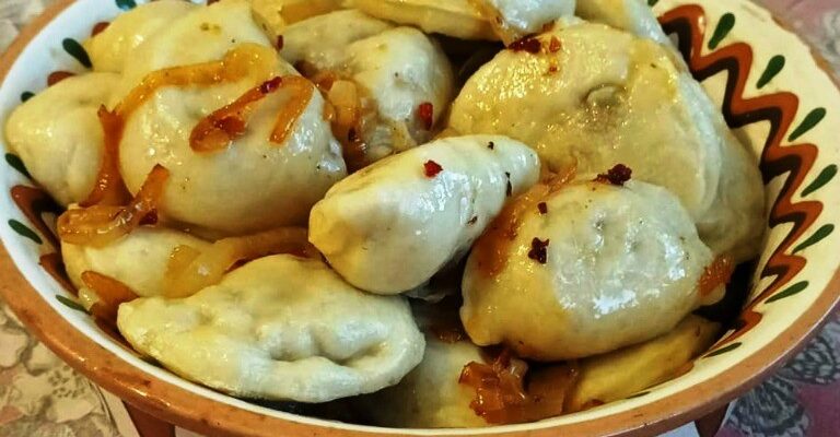 Парові вареники з м'ясом