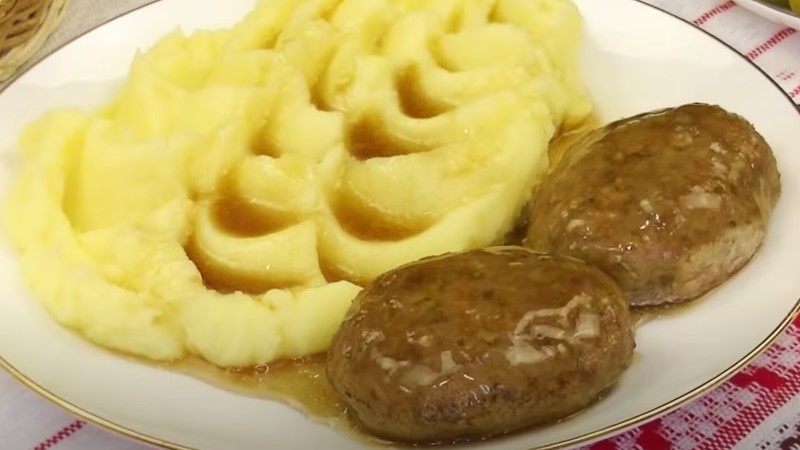 Чому котлети потрібно запікати, а не смажити