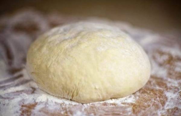 1 кг борошна, 0,5 л молока, 1 ст цукру, дріжджі і масло, для пишного здобного тіста
