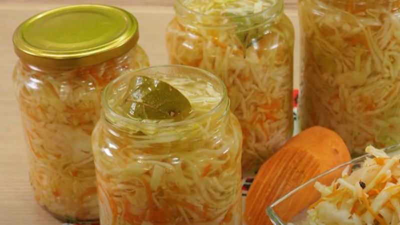 Маринована капуста за 1 день: простий рецепт хрусткої закуски