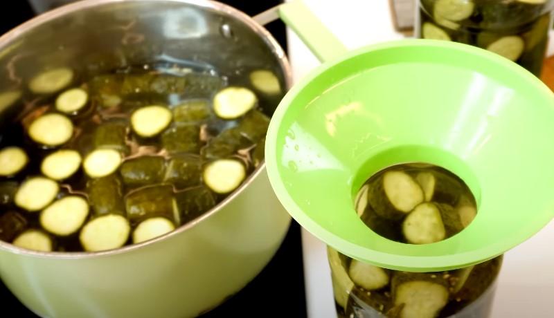 Відмінні, хрусткі мариновані огірки по-фінськи