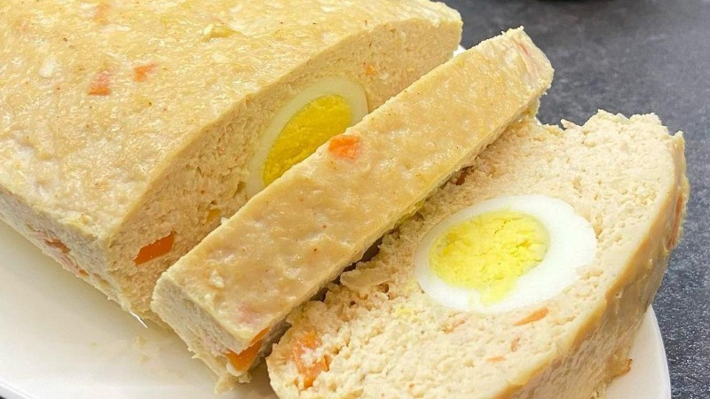 Готуємо корисний та дуже смачний м'ясний хлібець з яйцем