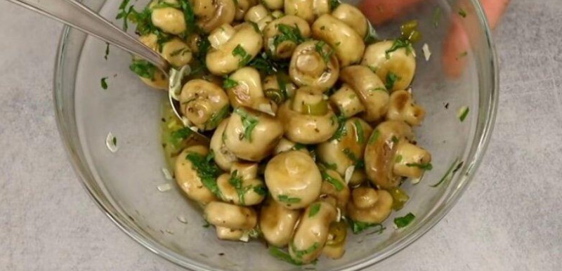 Мариновані печериці: швидка і смачна закуска, яку легко приготувати