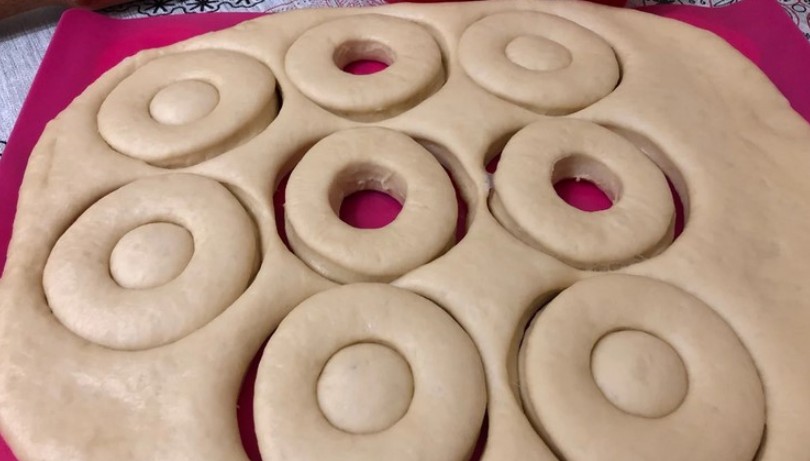 Американські пончики (Donuts). Веселі пончики з глазур’ю