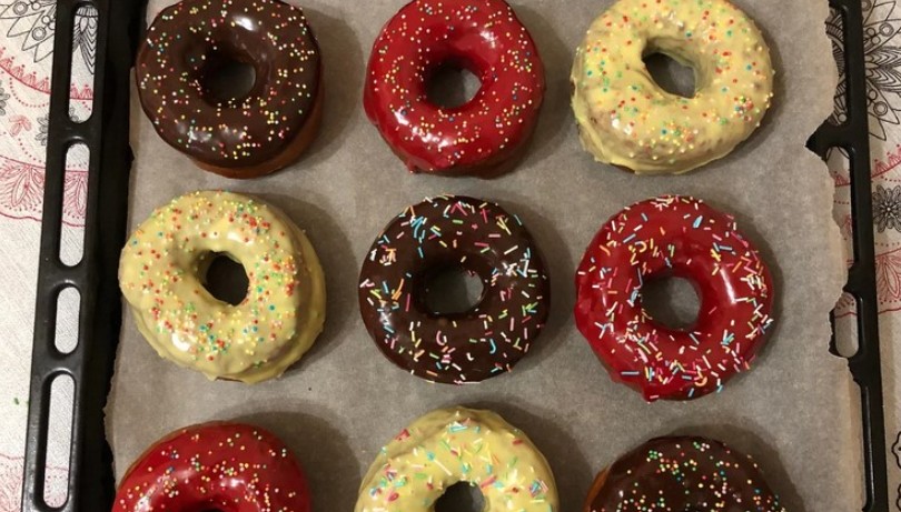Американські пончики (Donuts). Веселі пончики з глазур’ю