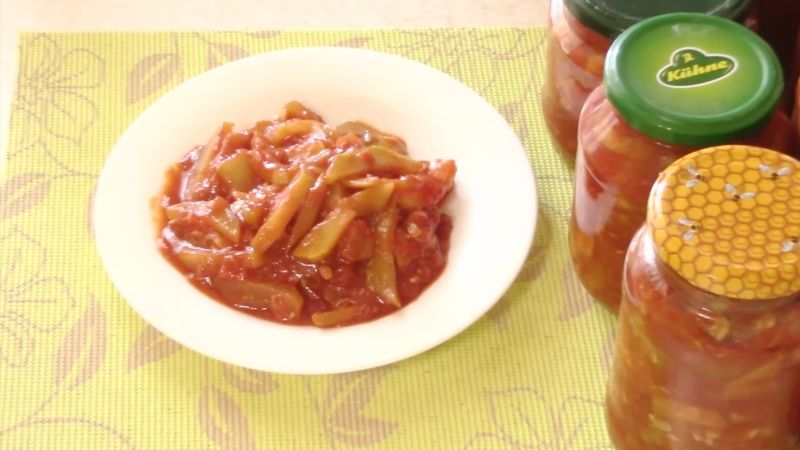 Лечо з кабачків на зиму з томатною пастою